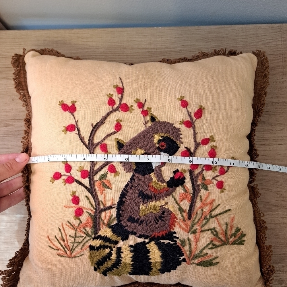 LEEWARDS Winsome Raccoon Pillow Vintage 1975 Cottagecore - Picture 4 of 5